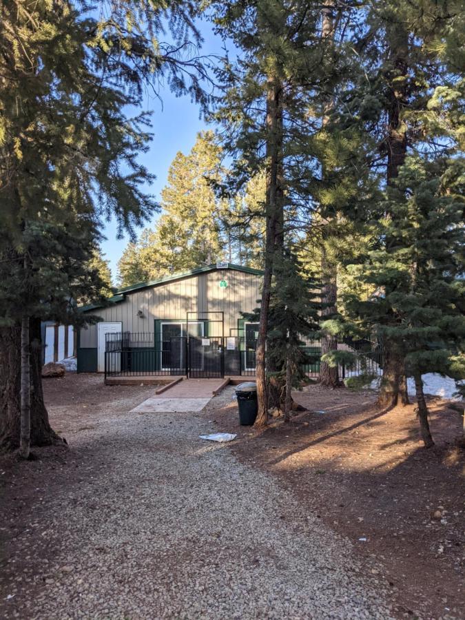 Pinewoods Resort And Rv Park Duck Creek Village Экстерьер фото