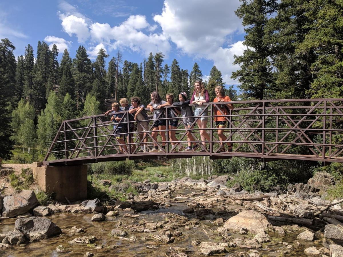 Pinewoods Resort And Rv Park Duck Creek Village Экстерьер фото