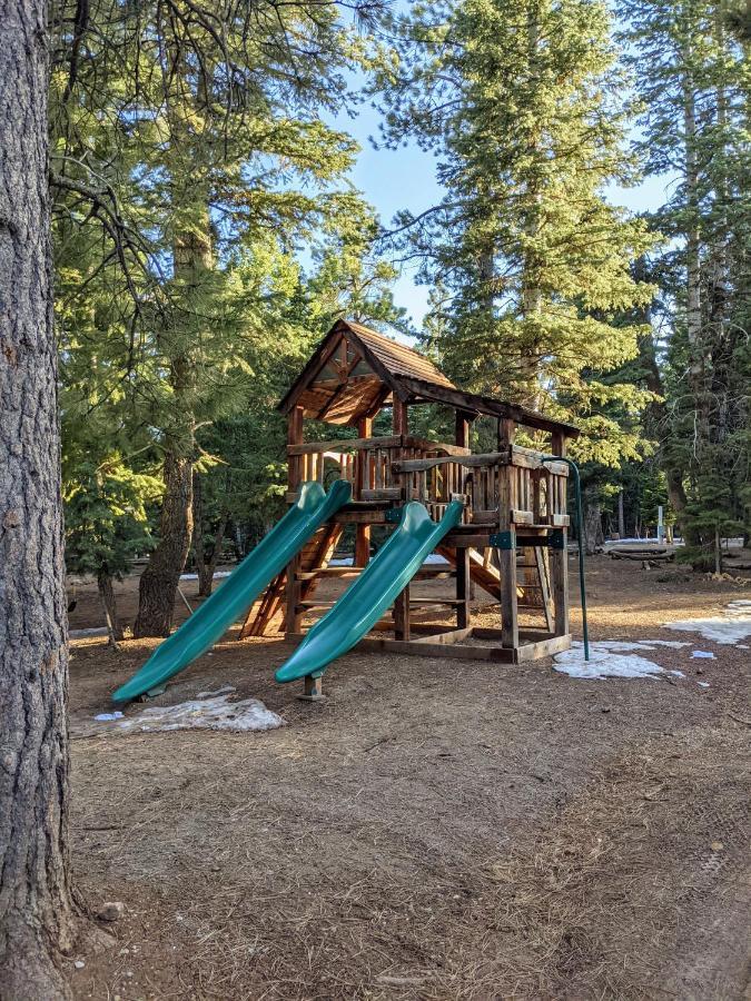 Pinewoods Resort And Rv Park Duck Creek Village Экстерьер фото