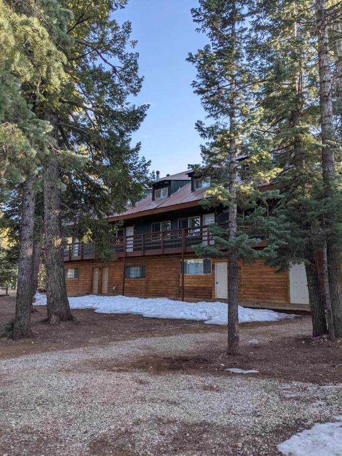 Pinewoods Resort And Rv Park Duck Creek Village Экстерьер фото