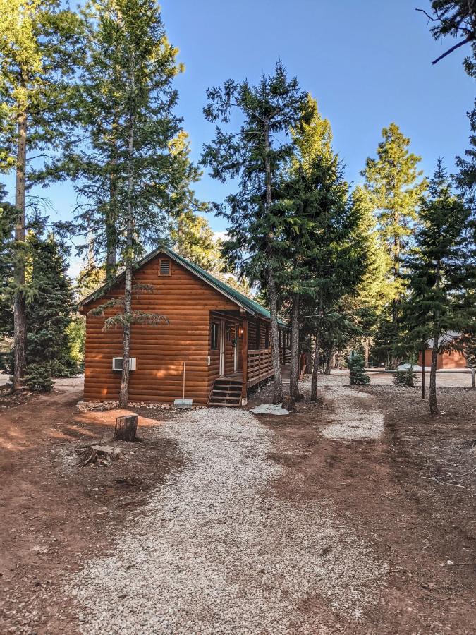 Pinewoods Resort And Rv Park Duck Creek Village Экстерьер фото