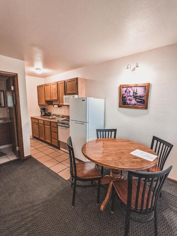 Pinewoods Resort And Rv Park Duck Creek Village Экстерьер фото