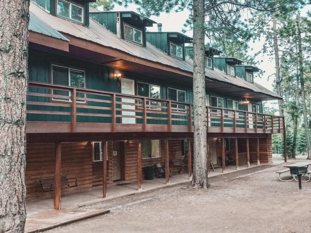 Pinewoods Resort And Rv Park Duck Creek Village Экстерьер фото