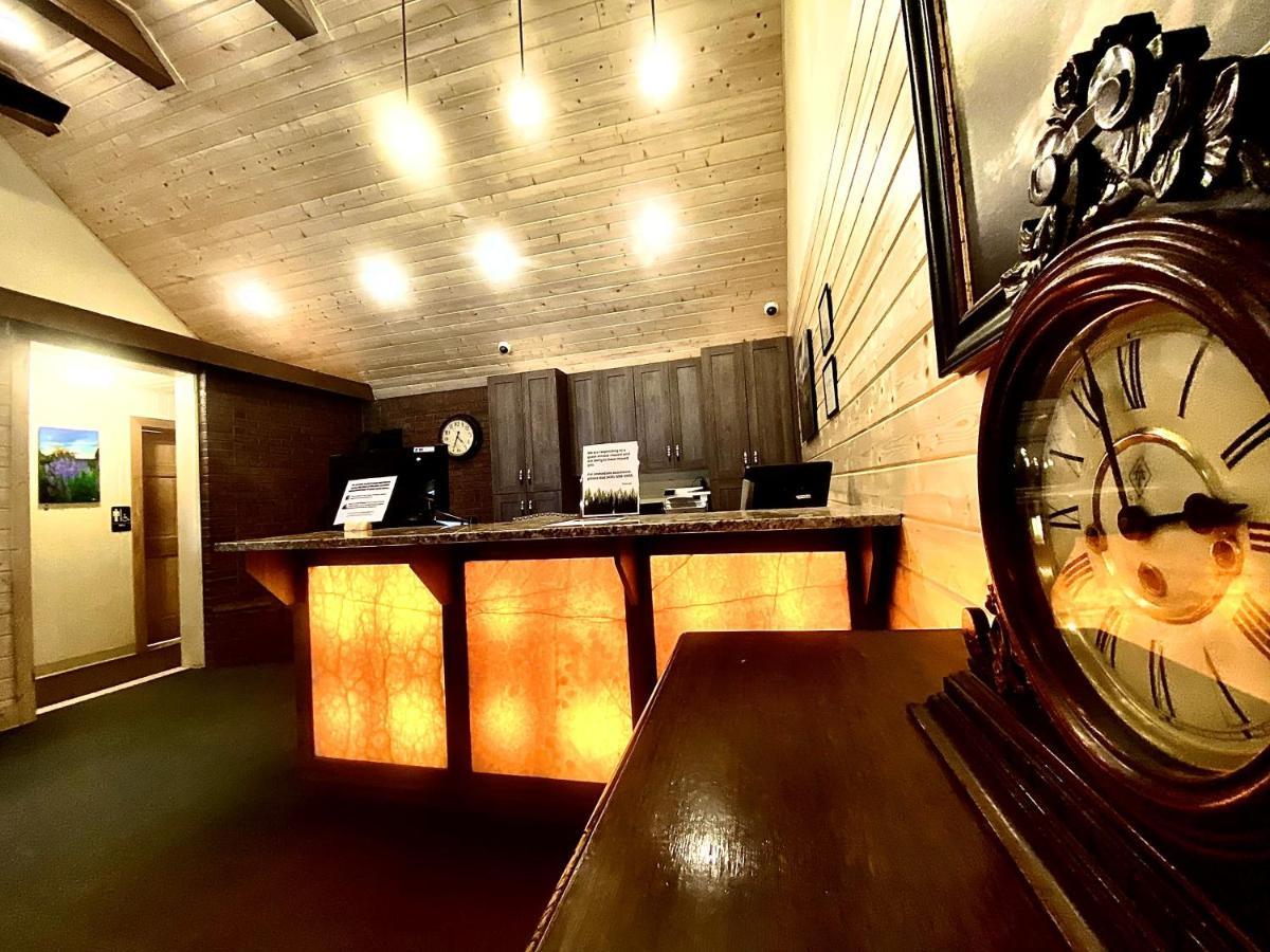 Pinewoods Resort And Rv Park Duck Creek Village Экстерьер фото